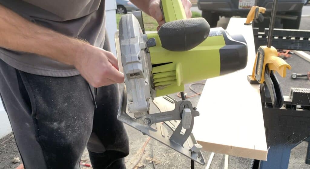 Adjust the guide on the circular saw to a 45 degree miter